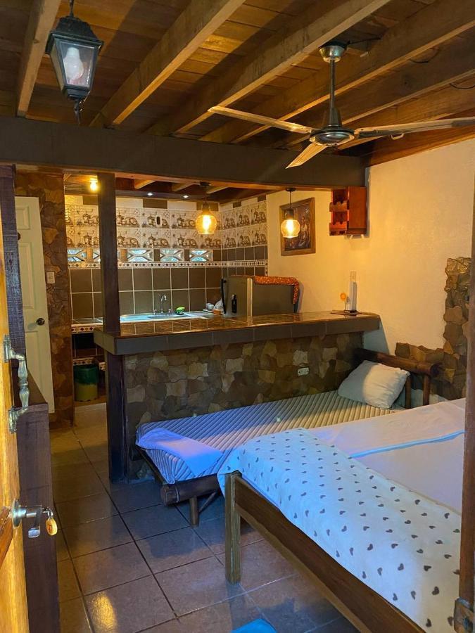 Hostal Cecilia Puerto Viejo de Talamanca Exterior foto