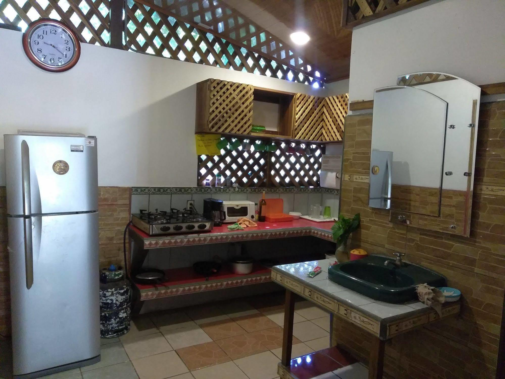 Hostal Cecilia Puerto Viejo de Talamanca Exterior foto